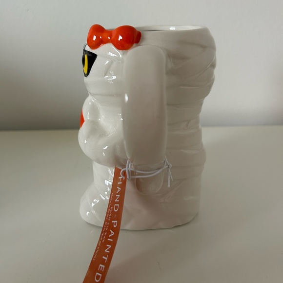 🖤New Halloween Mummy Girl Holding Candy Corn Hand Painted Ceramic Mug🎃 - Picture 3 of 7